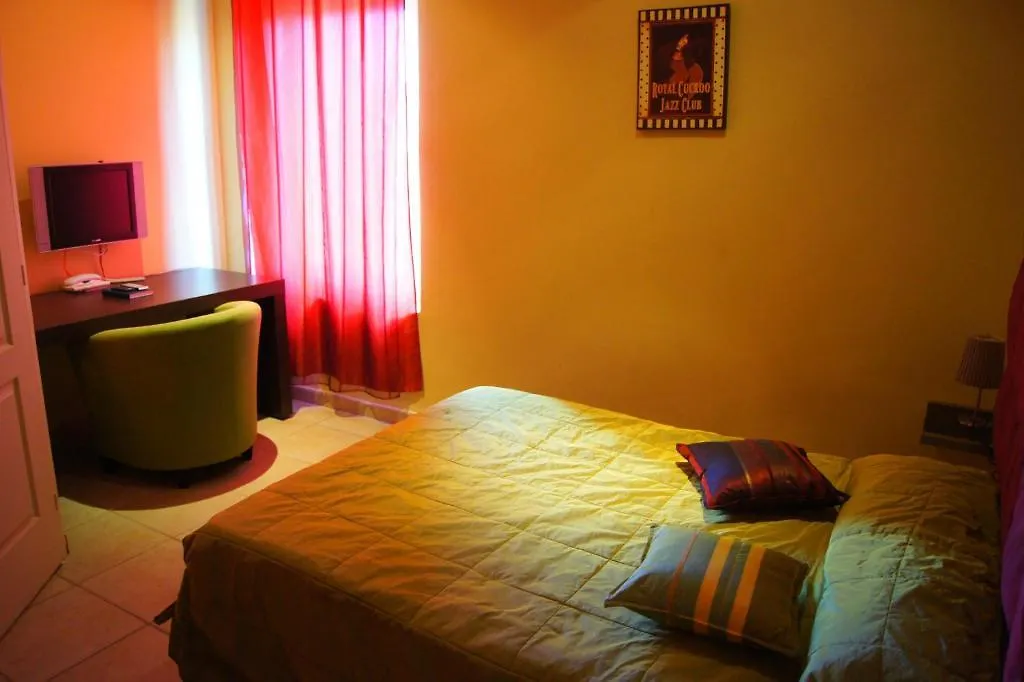 Hotel La Maillane La Penne-sur-Huveaune France