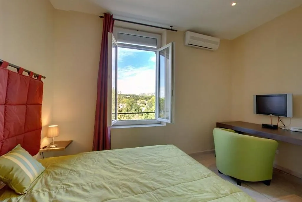 Hotel La Maillane La Penne-sur-Huveaune 2*,